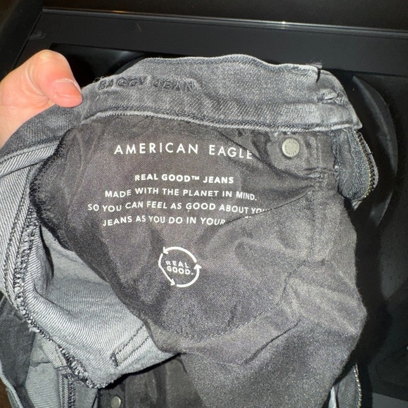 WOMENS AE BLACK WASHED BAGGY MOM JEANS SIZE 2 SHORT - Picture 3 of 16